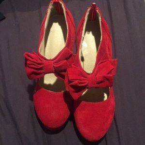 Red Bow Pumps